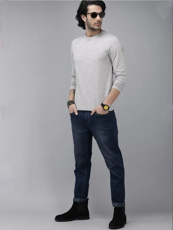 Grey_Round_Neck_Cotton_Blend_Stylish_Fashionable_Tshirt_For_Men